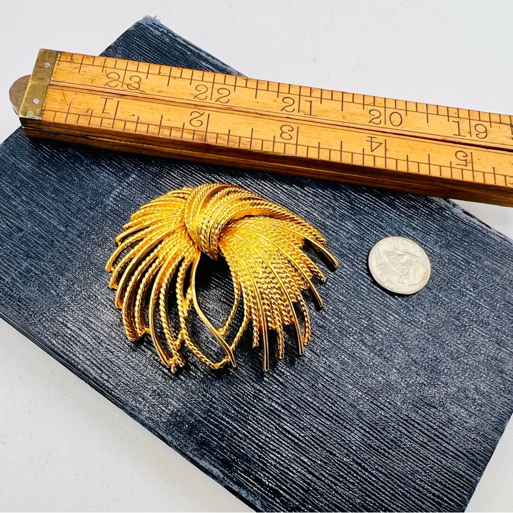 Vintage MONET gold tone knot bow brooch pin chunky 1980s